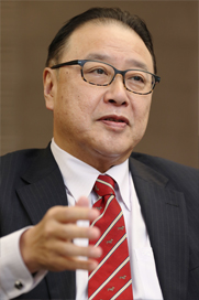 桜田 謙悟 氏