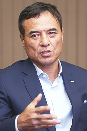 新浪 剛史 氏