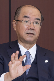 本荘武宏 氏